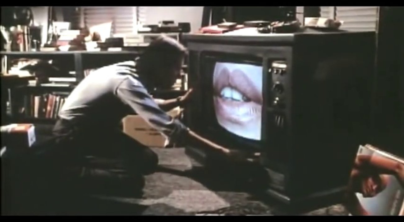videodrome-1983-original-theatrical-trailer.mp4