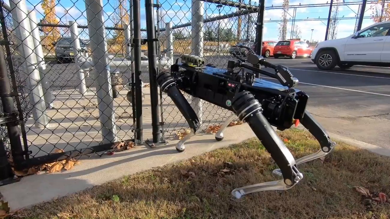 Roboterhund mit Scharfschützengewehr