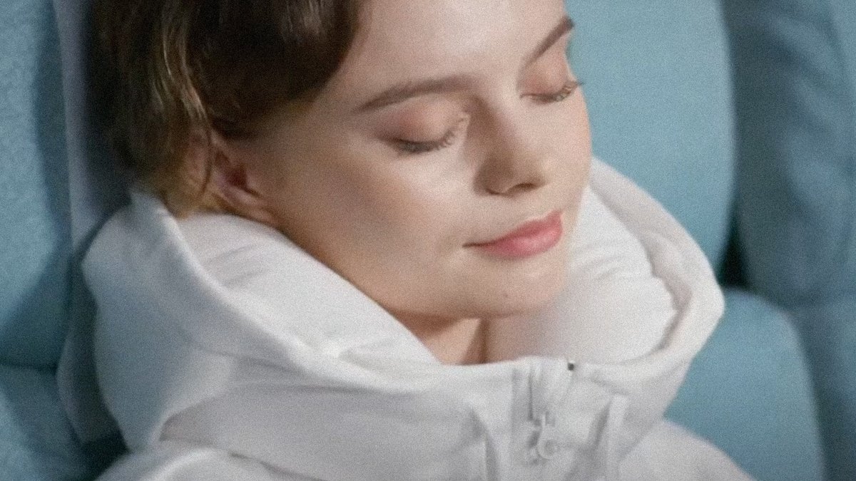 Pillowdy: Hoodie + Nackenkissen Pillowdy: Hoodie + Nackenkissen