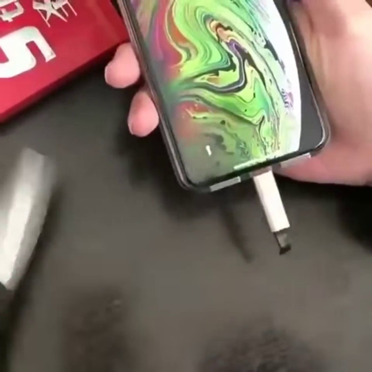 Selbstreparierendes Ladekabel