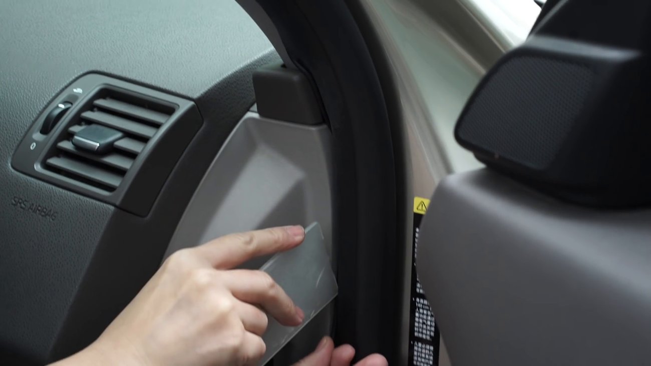 Wie man eine YI Smart Dash Camera im Auto installiert (Herstellervideo)