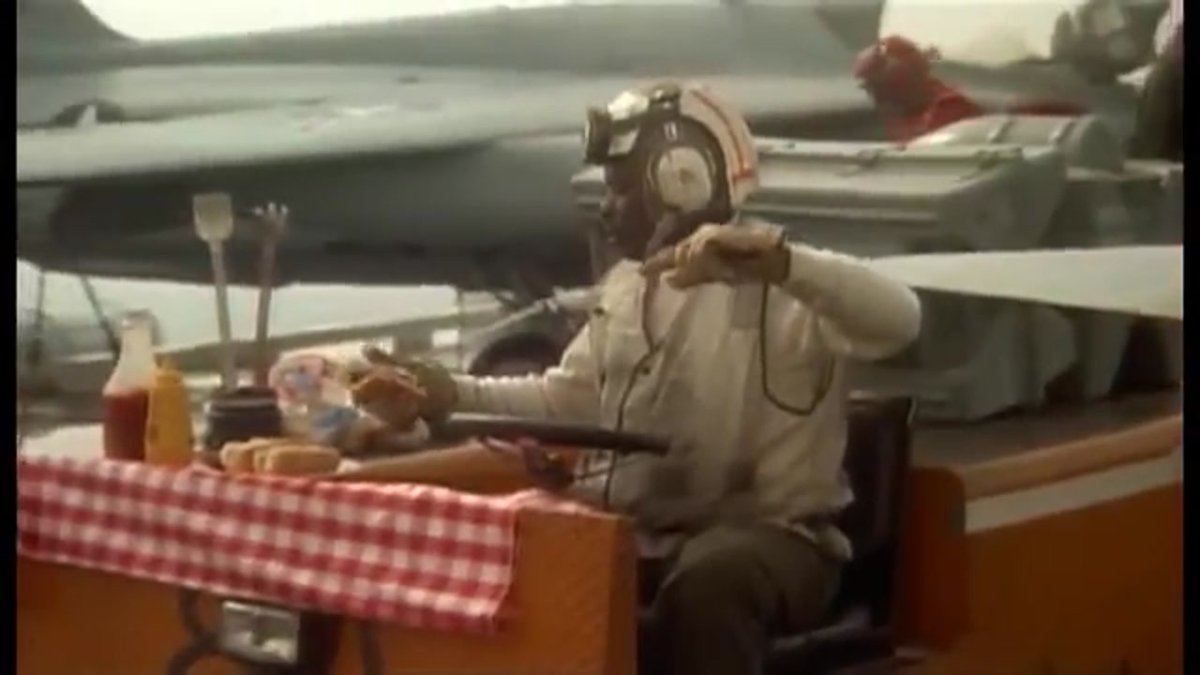 trailer-hot-shots-die-mutter-aller-filme-englisch-35308.mp4