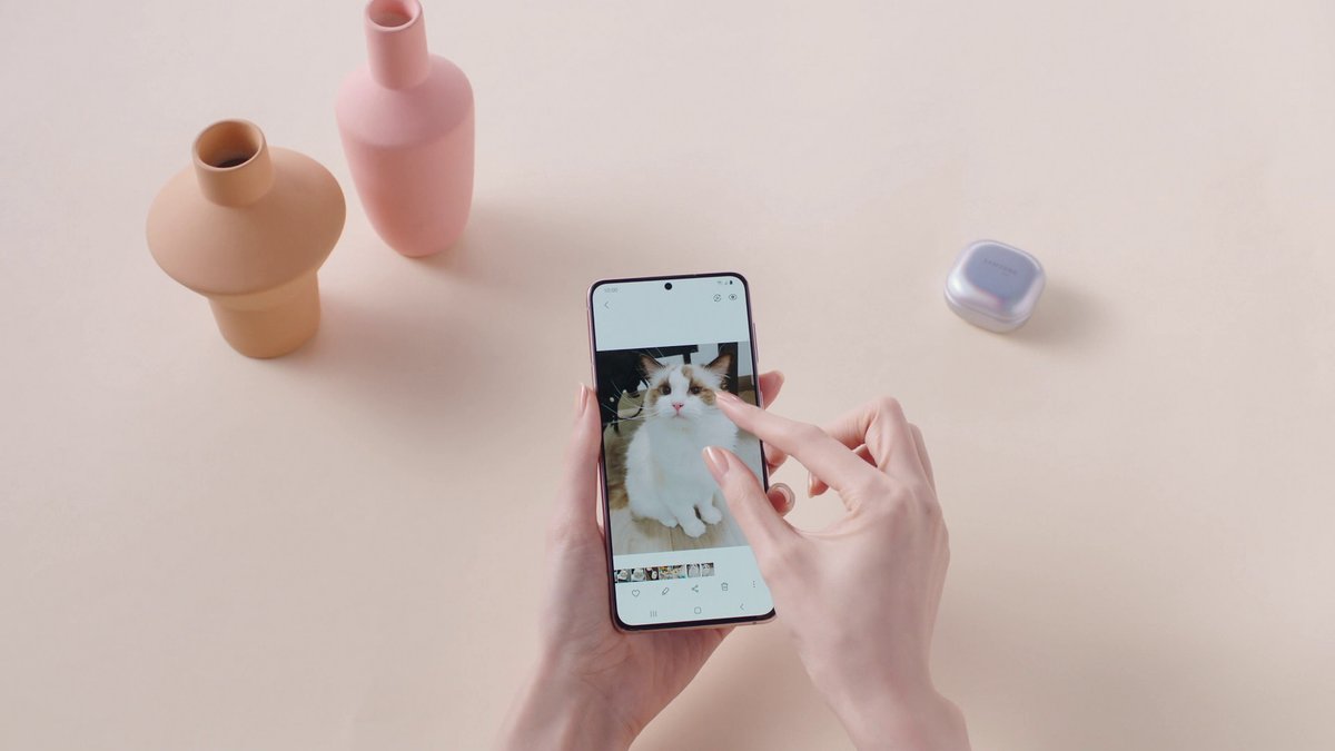 Samsung Galaxy S21 Plus 5G: Flaches Display im Detail Samsung Galaxy S21 Plus 5G: Flaches Display im Detail